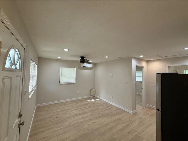 10022 N LANTANA AVENUE B, Tampa, FL 33612