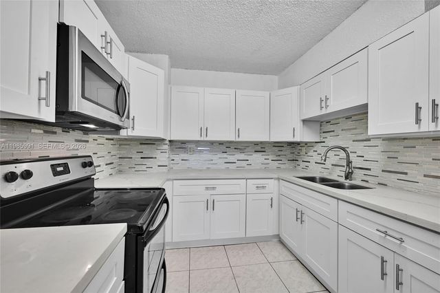 210 E 59th St, Hialeah, FL 33013