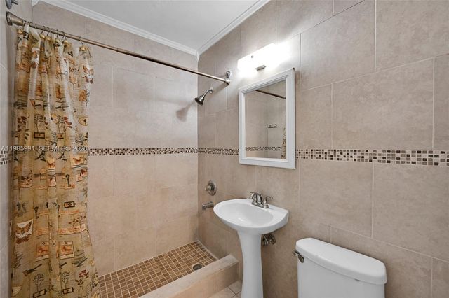 210 E 59th St, Hialeah, FL 33013