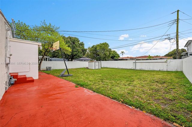 210 E 59th St, Hialeah, FL 33013