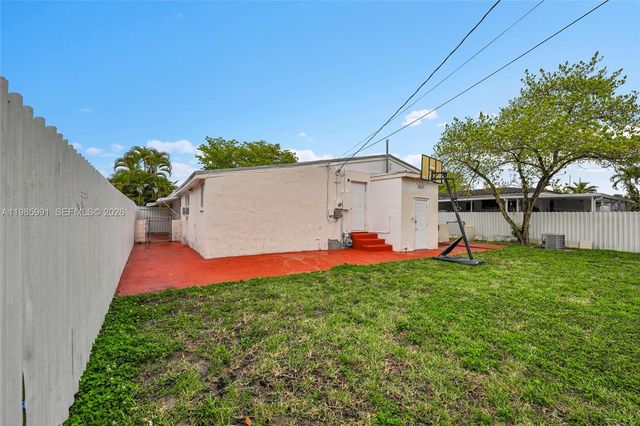 210 E 59th St, Hialeah, FL 33013