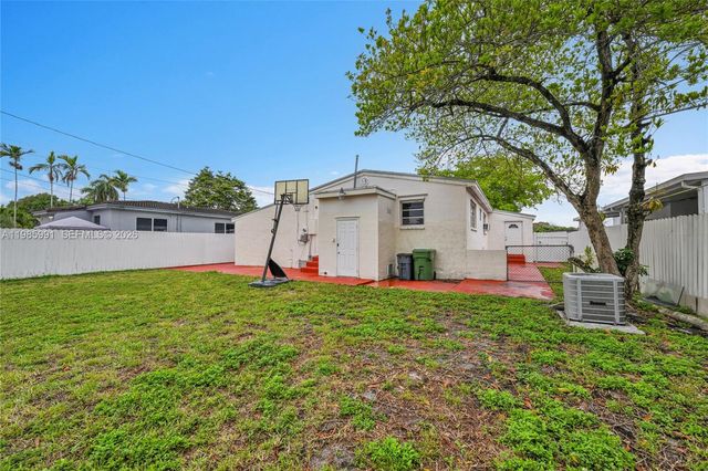 210 E 59th St, Hialeah, FL 33013