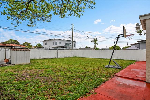 210 E 59th St, Hialeah, FL 33013