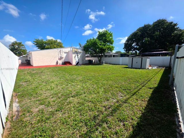 210 E 59th St, Hialeah, FL 33013
