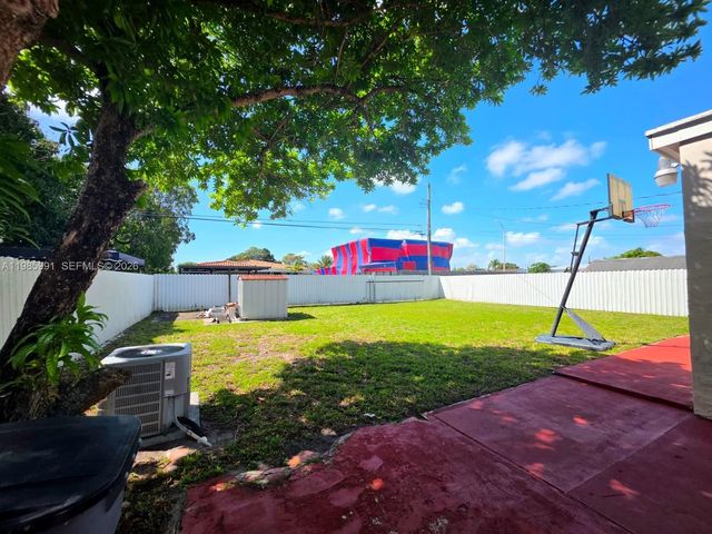 210 E 59th St, Hialeah, FL 33013