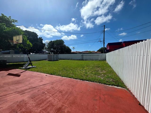 210 E 59th St, Hialeah, FL 33013