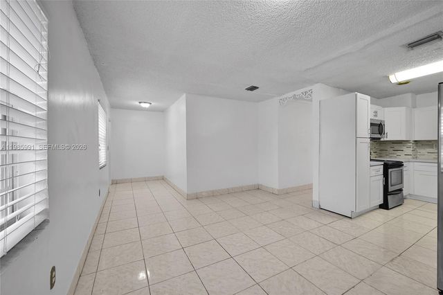 210 E 59th St, Hialeah, FL 33013