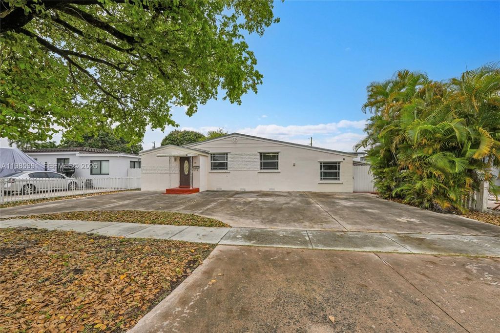 210 E 59th St, Hialeah, FL 33013