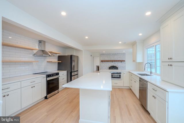 150 WINDSOR RD, Robbinsville, NJ 08691