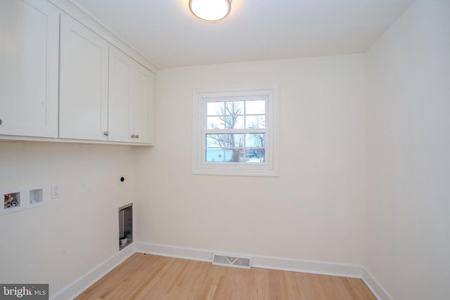 150 WINDSOR RD, Robbinsville, NJ 08691