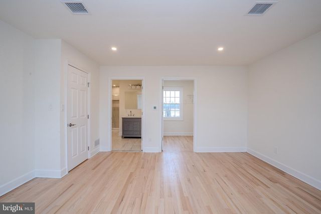 150 WINDSOR RD, Robbinsville, NJ 08691