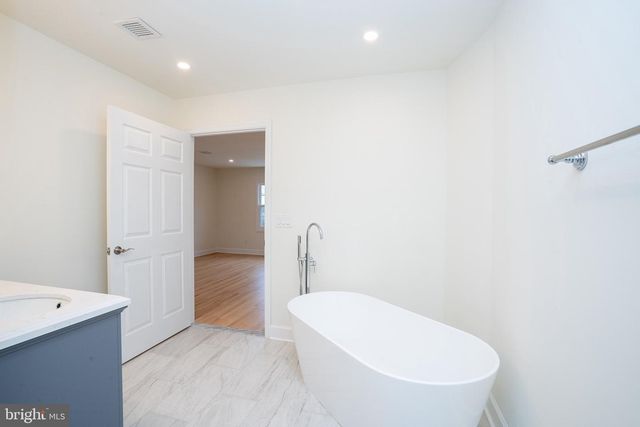 150 WINDSOR RD, Robbinsville, NJ 08691