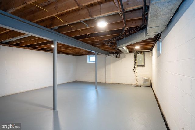 150 WINDSOR RD, Robbinsville, NJ 08691