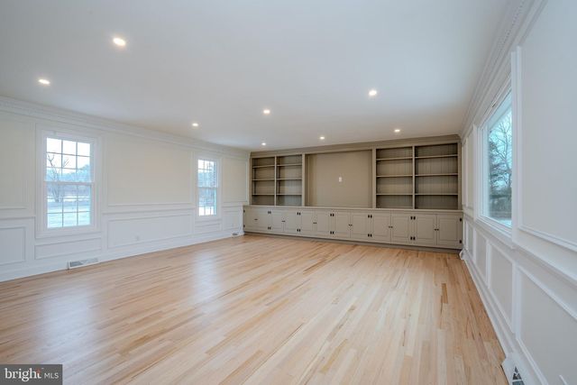 150 WINDSOR RD, Robbinsville, NJ 08691