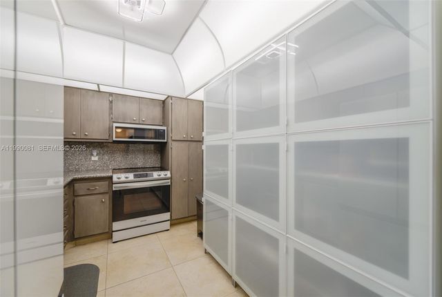 1980 S Ocean Dr 4B, Hallandale Beach, FL 33009