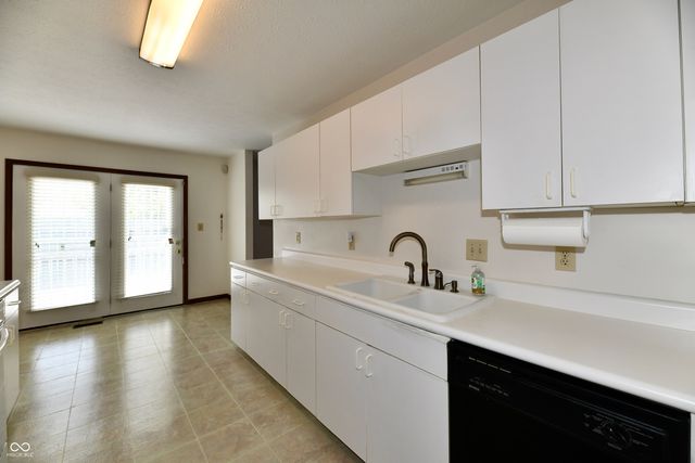 2119 Debello Court, Indianapolis, IN 46214