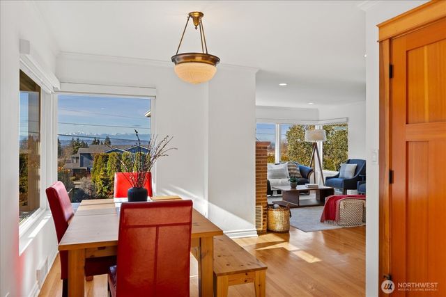 910 9th Avenue N, Edmonds, WA 98020