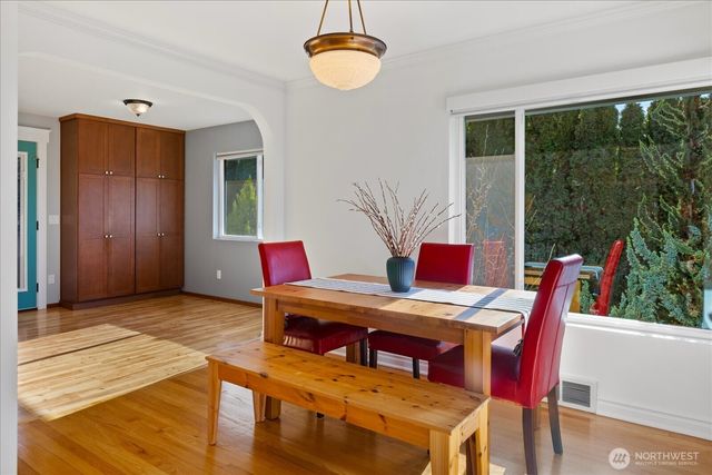 910 9th Avenue N, Edmonds, WA 98020