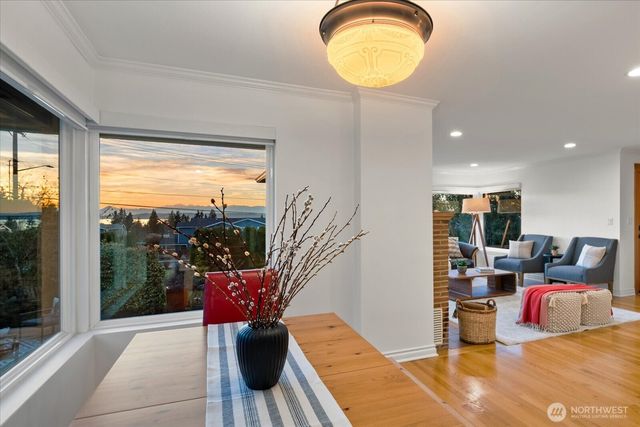 910 9th Avenue N, Edmonds, WA 98020