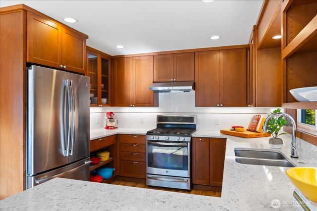 910 9th Avenue N, Edmonds, WA 98020