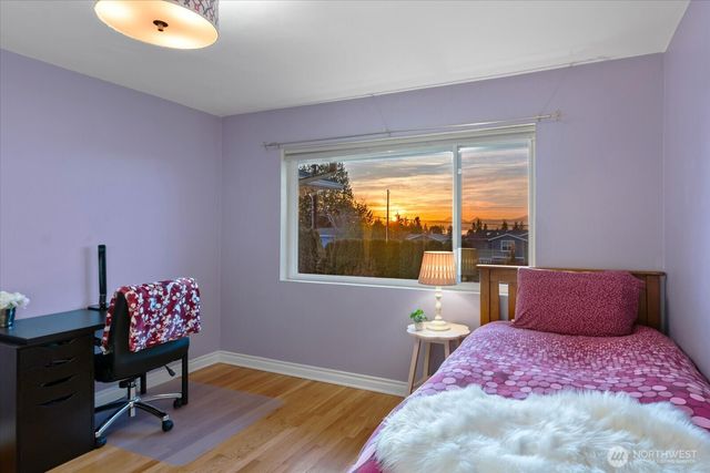 910 9th Avenue N, Edmonds, WA 98020