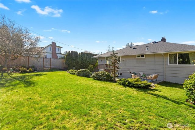 910 9th Avenue N, Edmonds, WA 98020