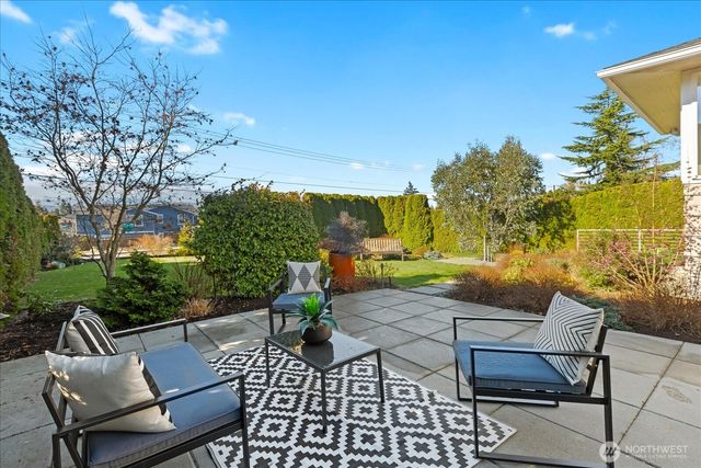 910 9th Avenue N, Edmonds, WA 98020