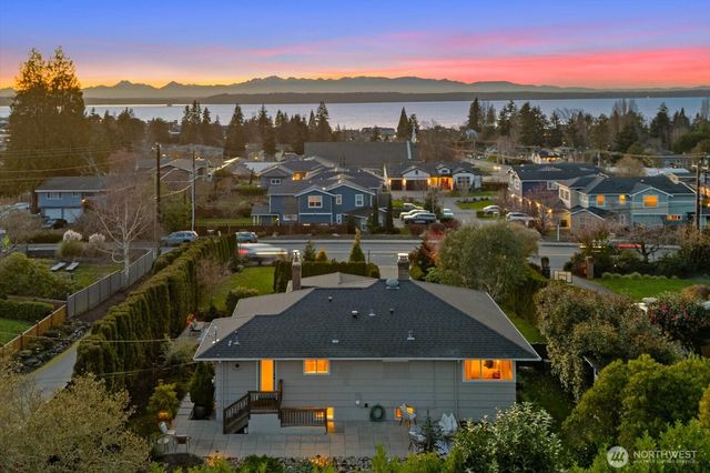 910 9th Avenue N, Edmonds, WA 98020