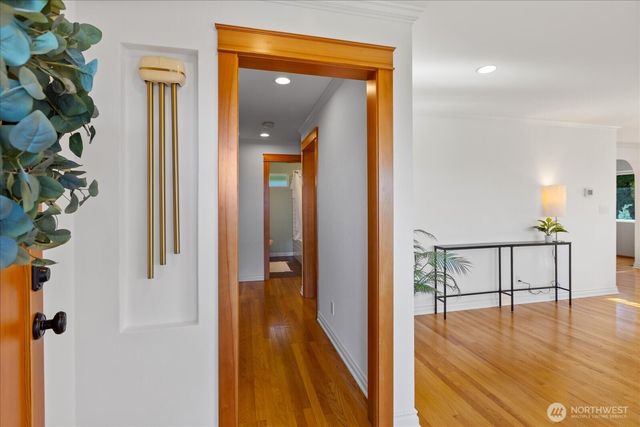 910 9th Avenue N, Edmonds, WA 98020