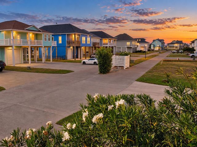 1501 Laguna Harbor Lane, Port Bolivar, TX 77650