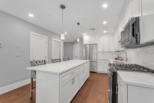 480 West Broadway 7, Boston, MA 02127