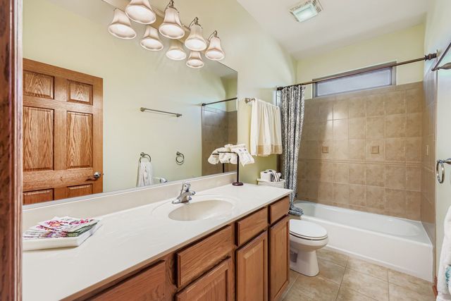 808 James Drive, Hampshire, IL 60140