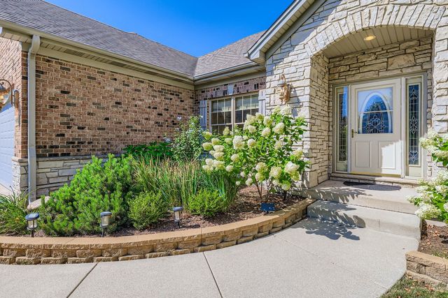 808 James Drive, Hampshire, IL 60140