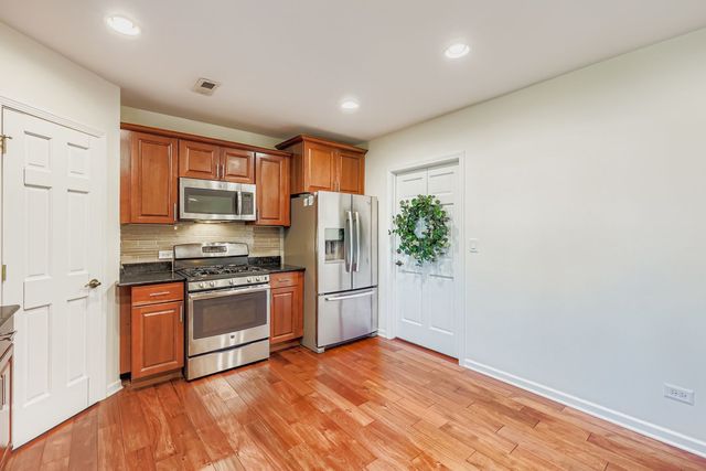 808 James Drive, Hampshire, IL 60140