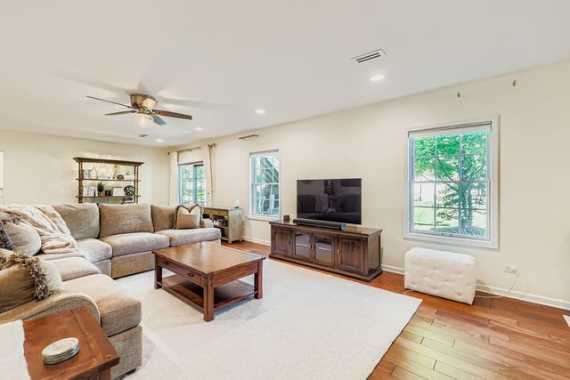 808 James Drive, Hampshire, IL 60140