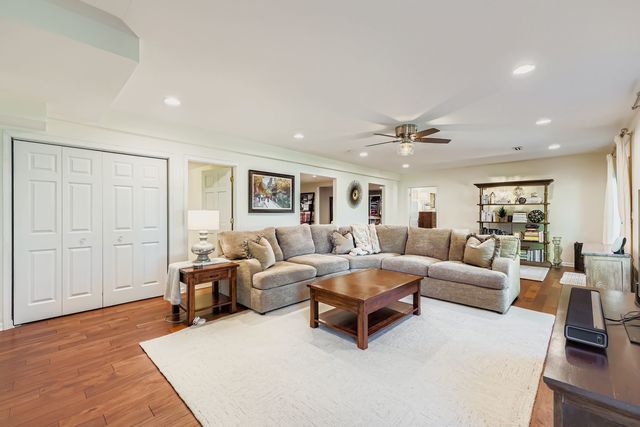 808 James Drive, Hampshire, IL 60140