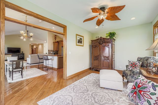 808 James Drive, Hampshire, IL 60140