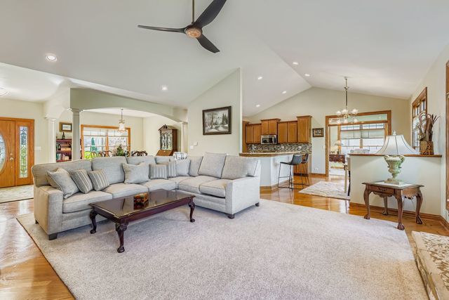 808 James Drive, Hampshire, IL 60140