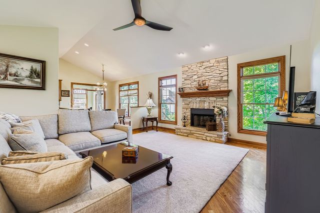 808 James Drive, Hampshire, IL 60140