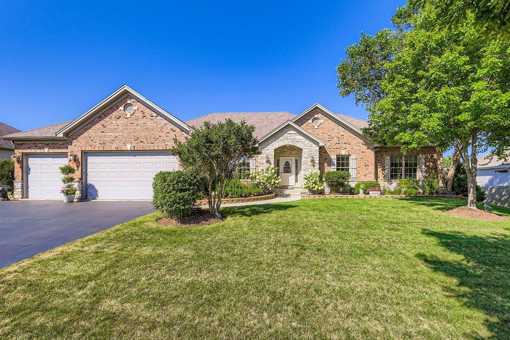 808 James Drive, Hampshire, IL 60140