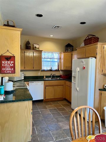 7022 Canadian Drive, Kingston, OK 73439