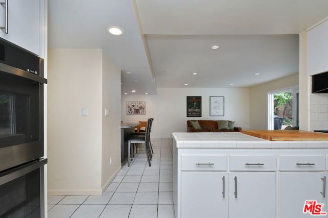 6041 Ellenview Avenue, Woodland Hills (los Angeles), CA 91367