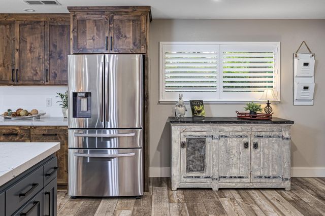 9101 Orangevale Ave, Orangevale, CA 95662