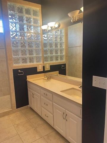 7302 W 157th Terrace, Overland Park, KS 66223