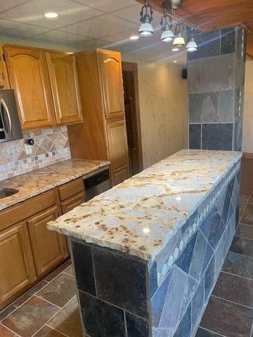 7302 W 157th Terrace, Overland Park, KS 66223