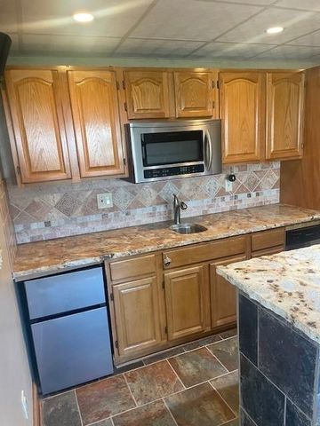 7302 W 157th Terrace, Overland Park, KS 66223