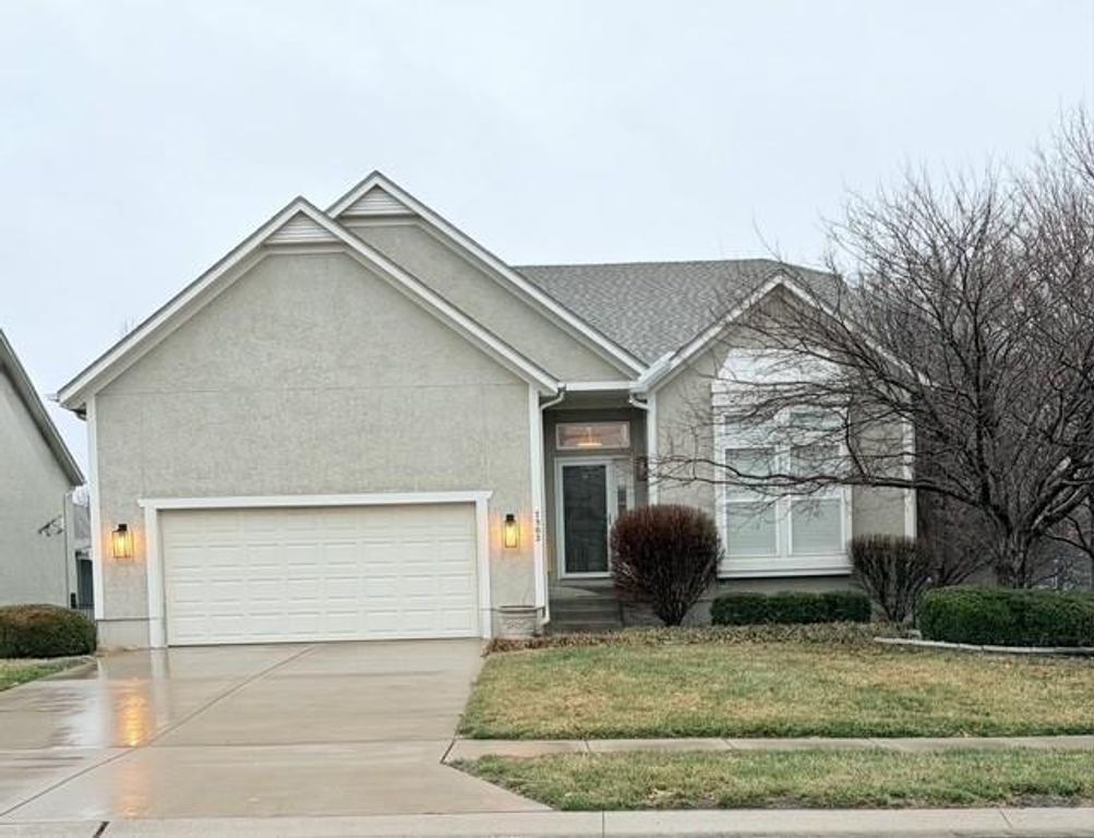 7302 W 157th Terrace, Overland Park, KS 66223