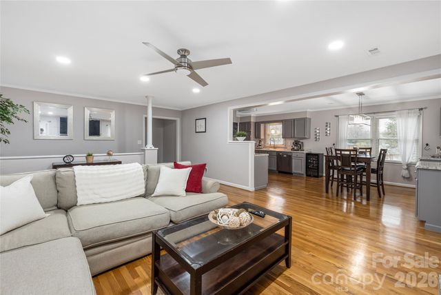 113 Scottsmoor Drive, Charlotte, NC 28214