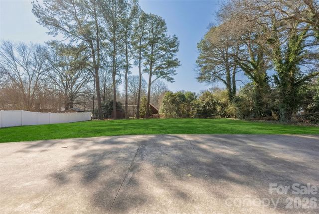 113 Scottsmoor Drive, Charlotte, NC 28214