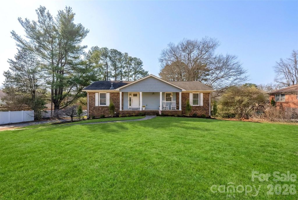 113 Scottsmoor Drive, Charlotte, NC 28214